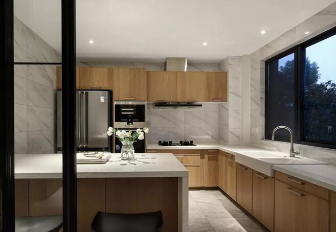 廚房裝修時該怎么選擇燈具