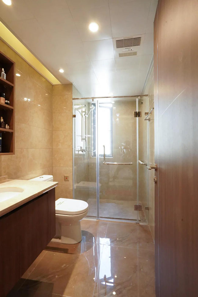 現代簡約三室兩廳，裹著裊裊茶香，演繹優(yōu)雅的生活格調